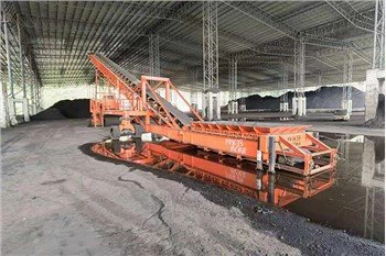 Захранващо устройство за насипни товари на колела